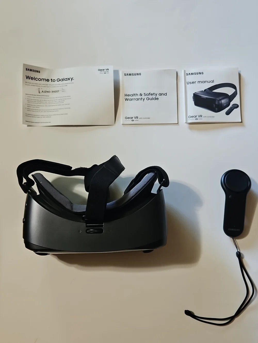 Samsung Gear VR Headset and Controller - Black